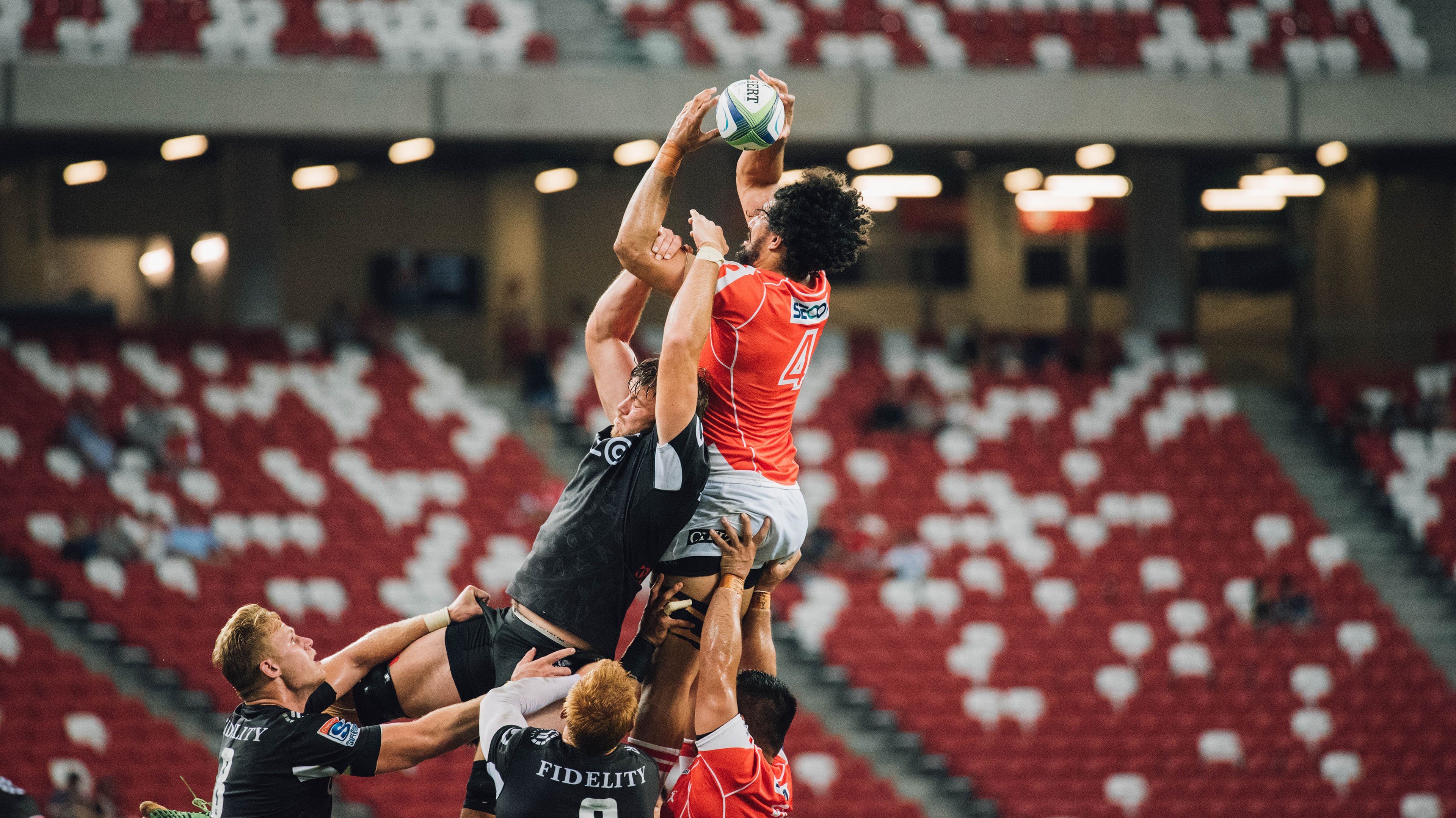 当F1引擎咆哮唤醒新纪元，从奥斯梅恩的关键回合不手软看巅峰竞技的决胜哲学