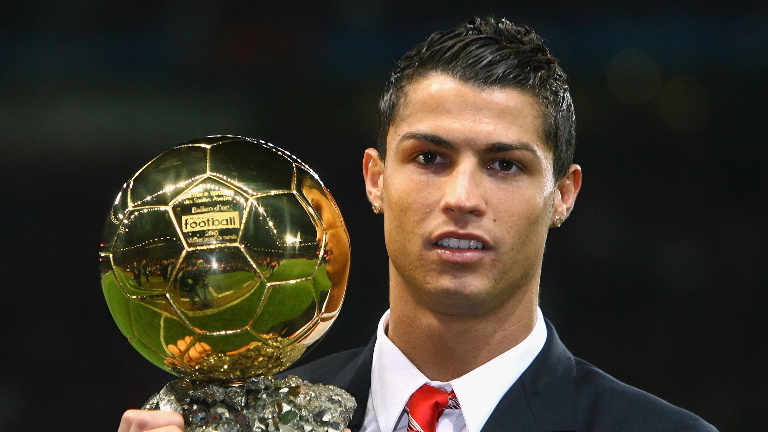 本泽马攻防一体化身全能战神！克罗地亚战术巨网窒息枪手，豪门阿森纳暴露致命软肋